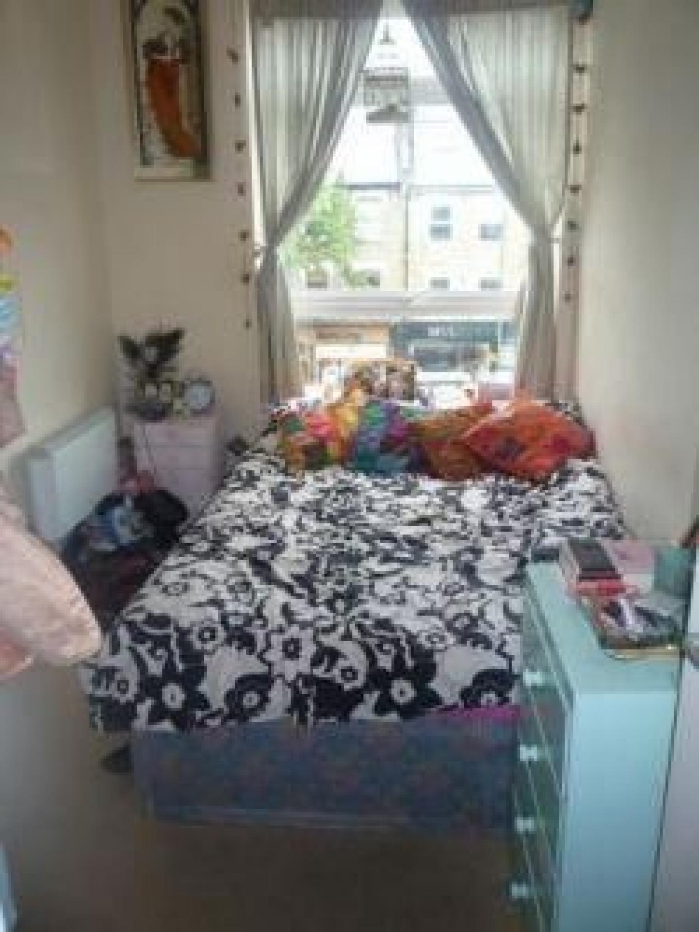 			4 Bedroom, 1 bath, 1 reception Flat			 Viceroy Close, EAST FINCHLEY N2
