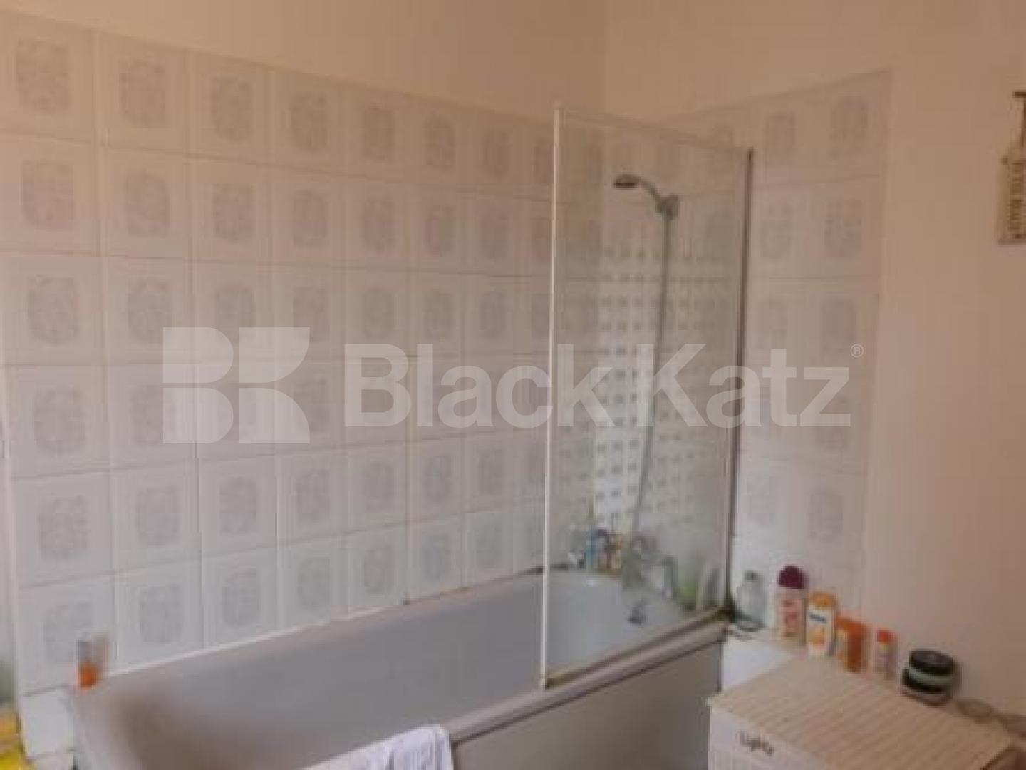 			1 Bedroom, 1 bath, 1 reception Ground Floor Flat			 Hatherley Gardens, CROUCH END