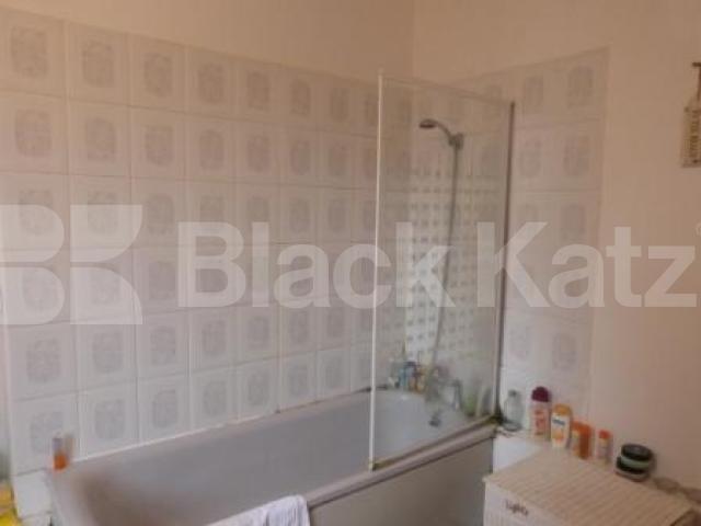 			1 Bedroom, 1 bath, 1 reception Ground Floor Flat			 Hatherley Gardens, CROUCH END