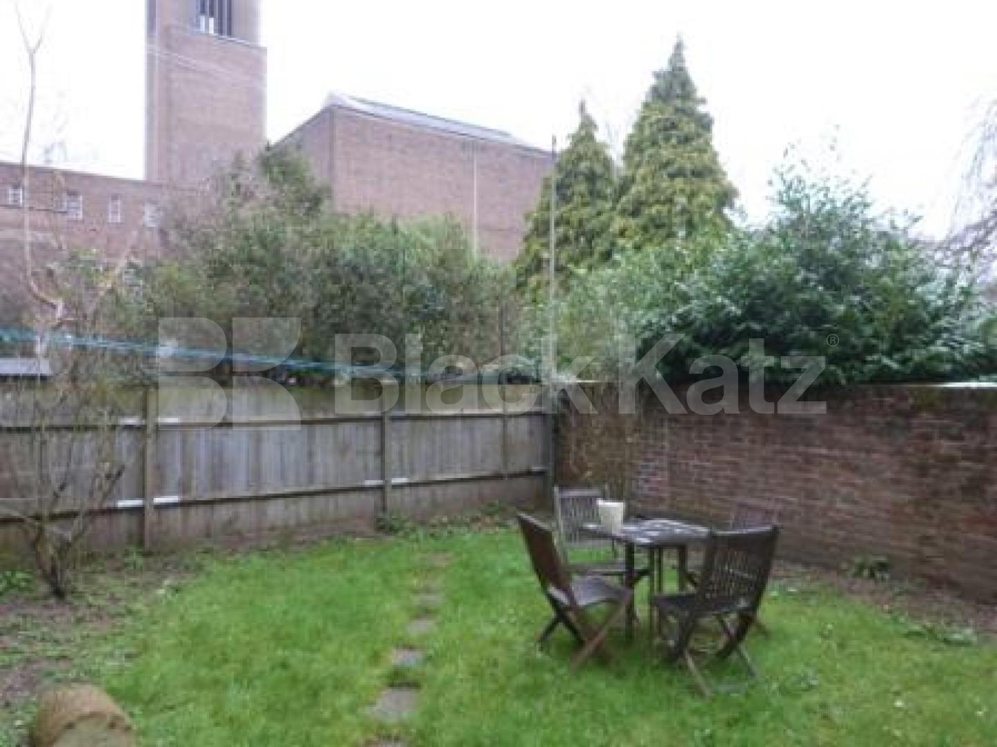 			1 Bedroom, 1 bath, 1 reception Ground Floor Flat			 Hatherley Gardens, CROUCH END