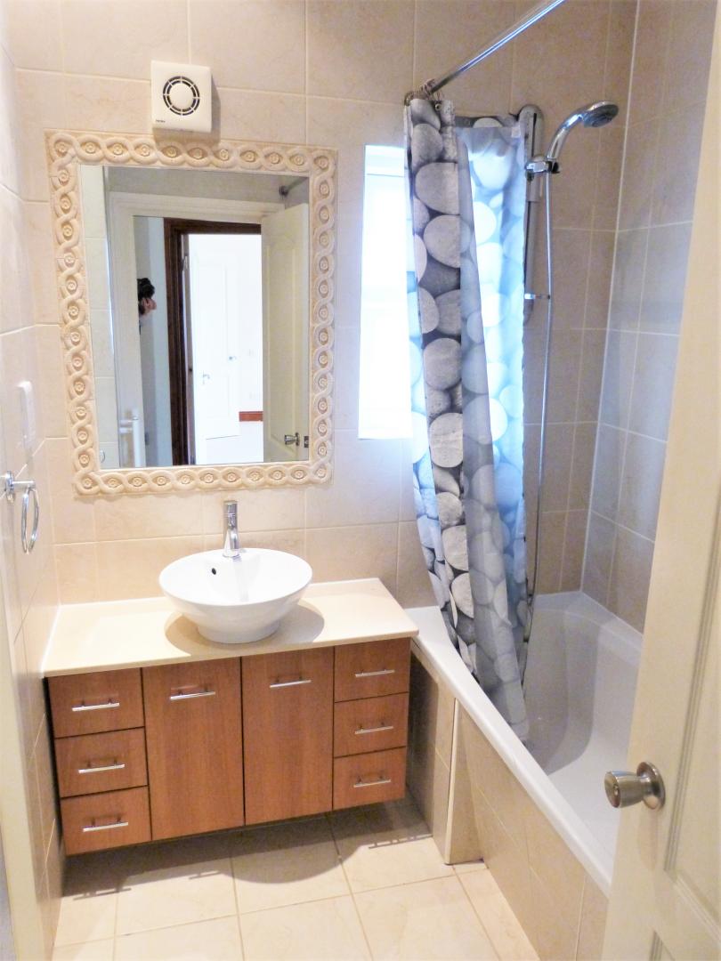 			ROOF TERRACE , 2 Bedroom, 1 bath, 1 reception Flat			 Park Drive, GOLDERS GREEN