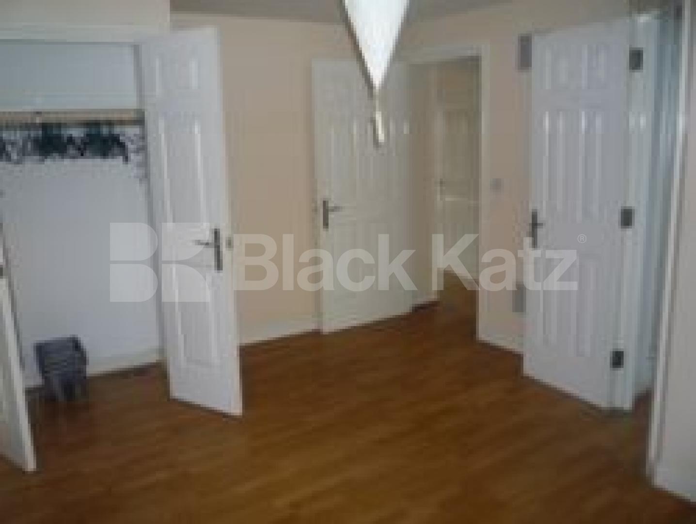 			3 Bedroom, 1 bath, 1 reception Flat			 Crown Close, WOOD GREEN
