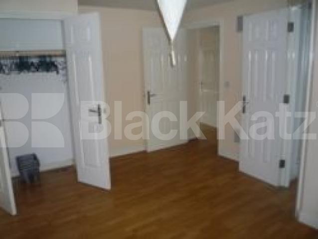 			3 Bedroom, 1 bath, 1 reception Flat			 Crown Close, WOOD GREEN