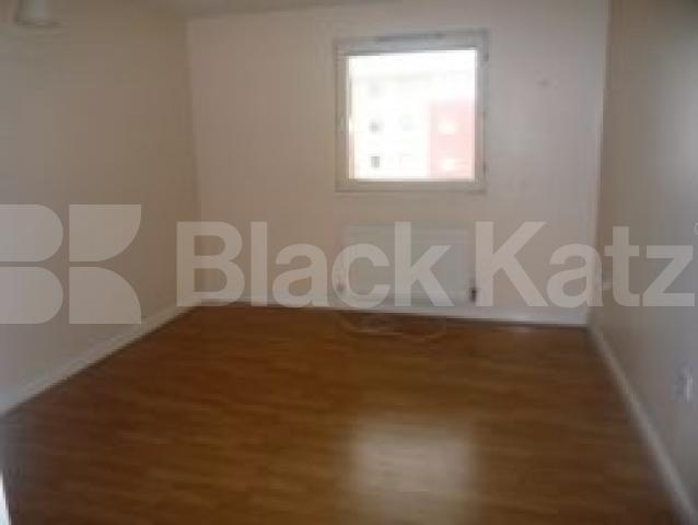 			3 Bedroom, 1 bath, 1 reception Flat			 Crown Close, WOOD GREEN