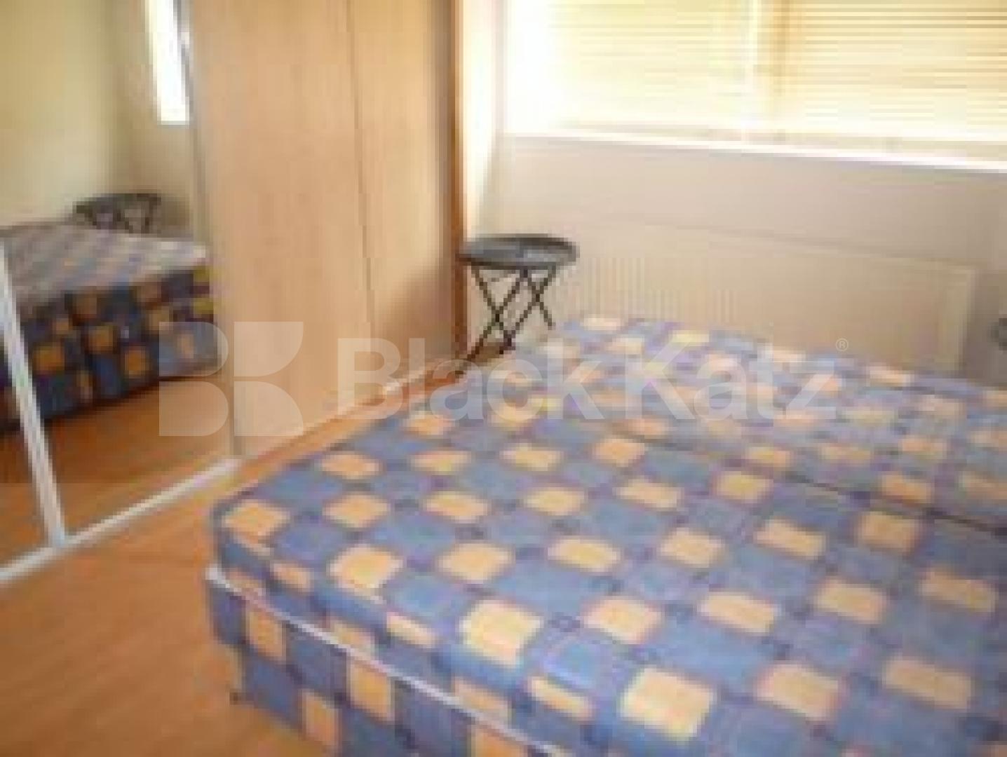 			2 Bedroom, 1 bath, 1 reception Flat			 Bounds Green Road, BOUNDS GREEN N11