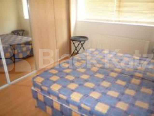 			2 Bedroom, 1 bath, 1 reception Flat			 Bounds Green Road, BOUNDS GREEN N11