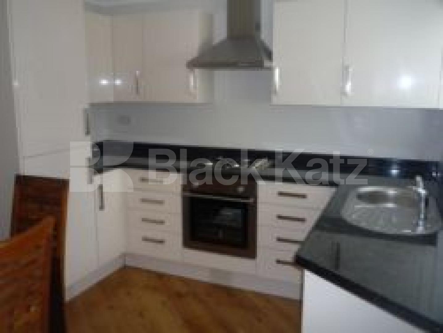 			3 Bedroom, 1 bath, 1 reception Mews House			 Wightman Road, HORNSEY