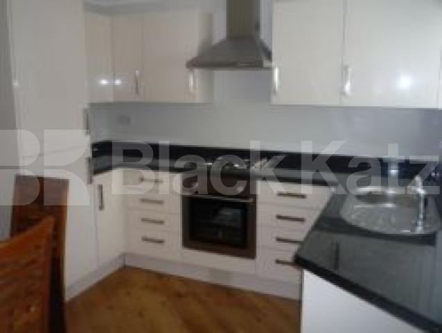 			3 Bedroom, 1 bath, 1 reception Mews House			 Wightman Road, HORNSEY