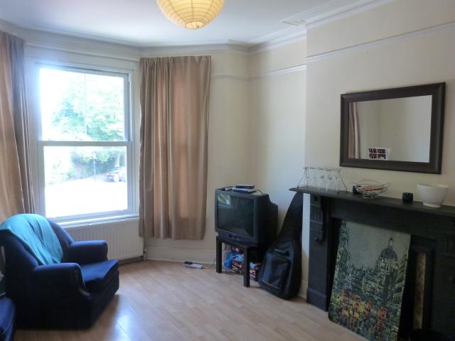 			3 Bedroom, 1 bath, 1 reception Flat			 Buchanan Gardens, KENSAL GREEN