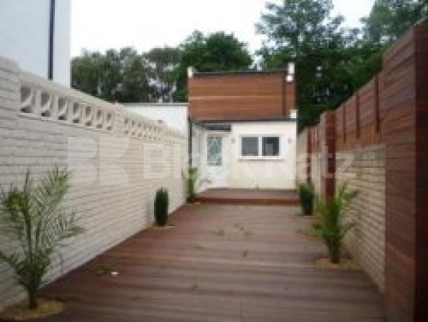 			3 Bedroom, 1 bath, 1 reception Mews House			 Wightman Road, HORNSEY