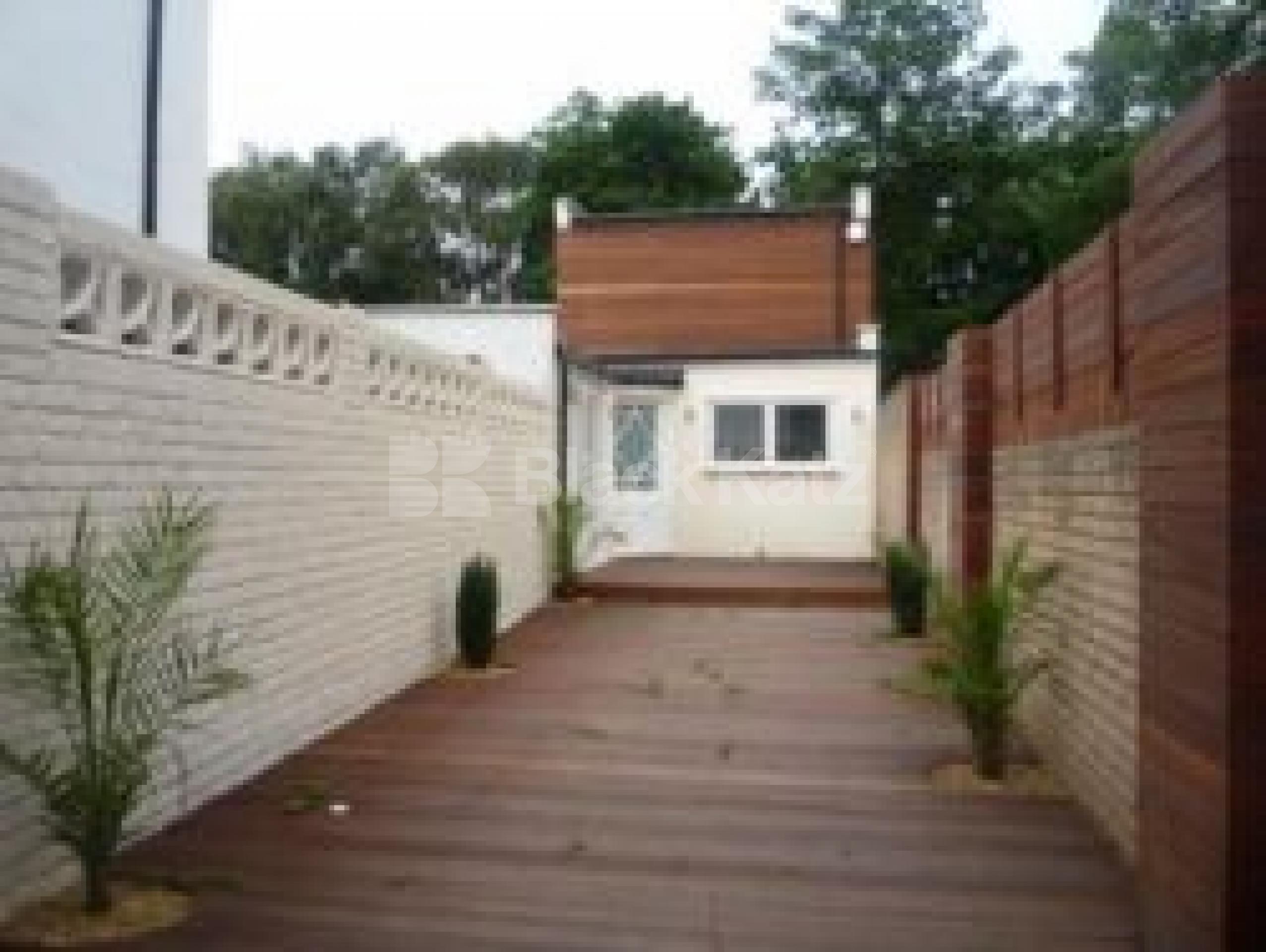 			3 Bedroom, 1 bath, 1 reception Mews House			 Wightman Road, HORNSEY N8