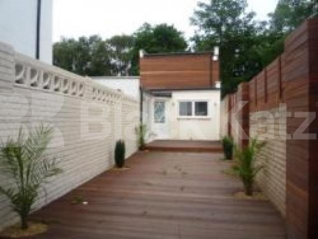 			3 Bedroom, 1 bath, 1 reception Mews House			 Wightman Road, HORNSEY