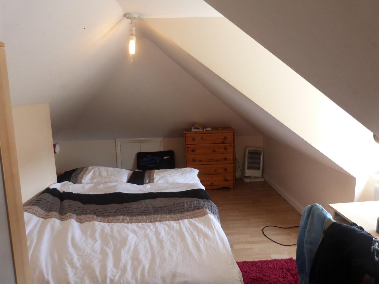 			3 Bedroom, 1 bath, 1 reception Flat			 Buchanan Gardens, KENSAL GREEN