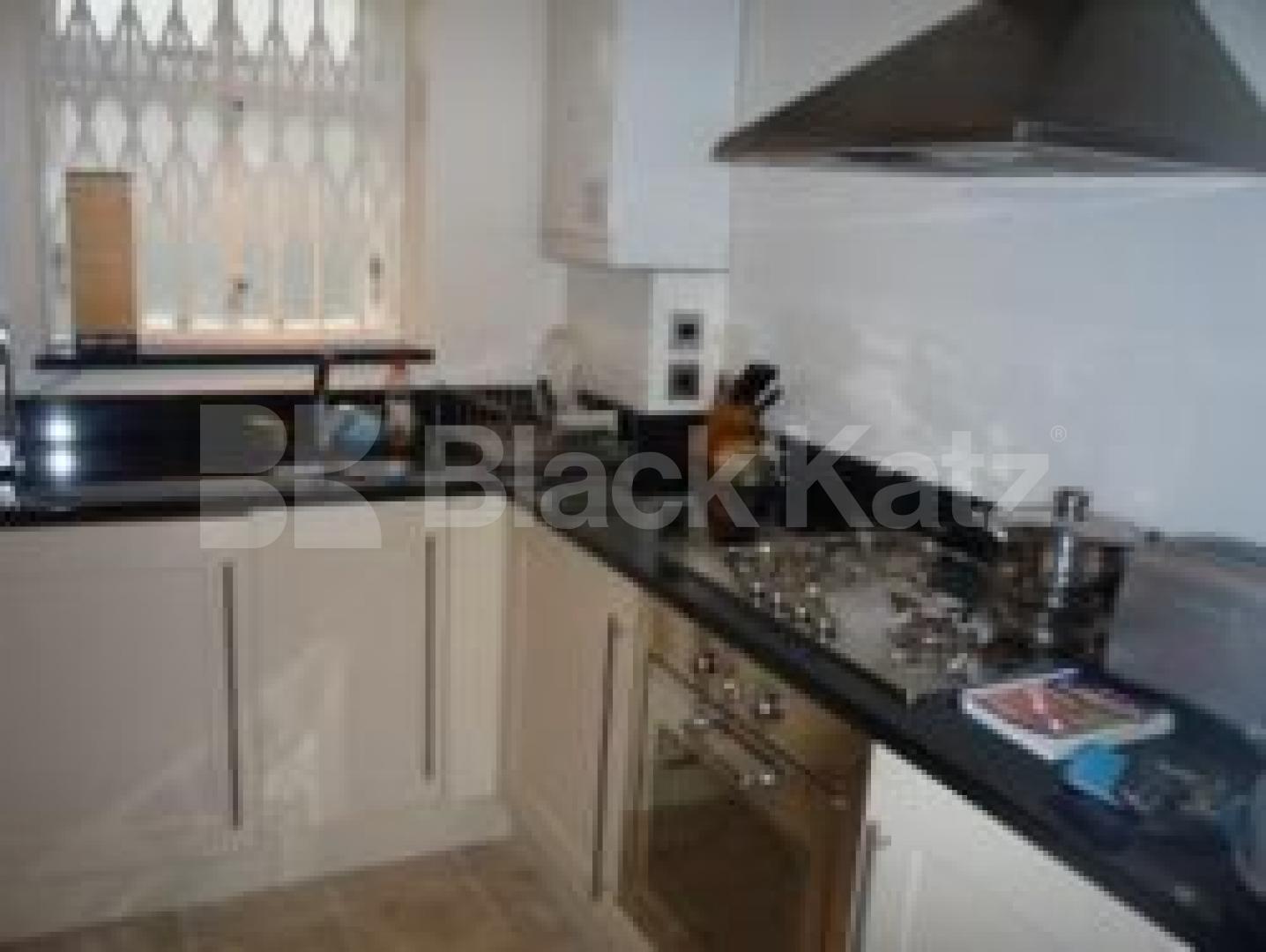 			STANDARD APPARTMENTS! NEW INSTRUCTION! PRICE REDUCTION!, 2 Bedroom, 1 bath, 1 reception Apartment			 Crescent Road, CROUCH END N8