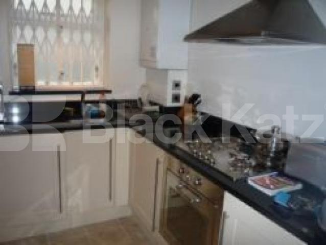 			STANDARD APPARTMENTS! NEW INSTRUCTION! PRICE REDUCTION!, 2 Bedroom, 1 bath, 1 reception Apartment			 Crescent Road, CROUCH END N8