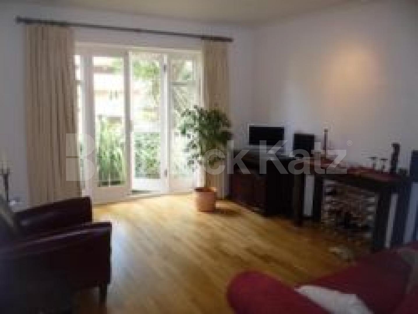 			STANDARD APPARTMENTS! NEW INSTRUCTION! PRICE REDUCTION!, 2 Bedroom, 1 bath, 1 reception Apartment			 Crescent Road, CROUCH END N8