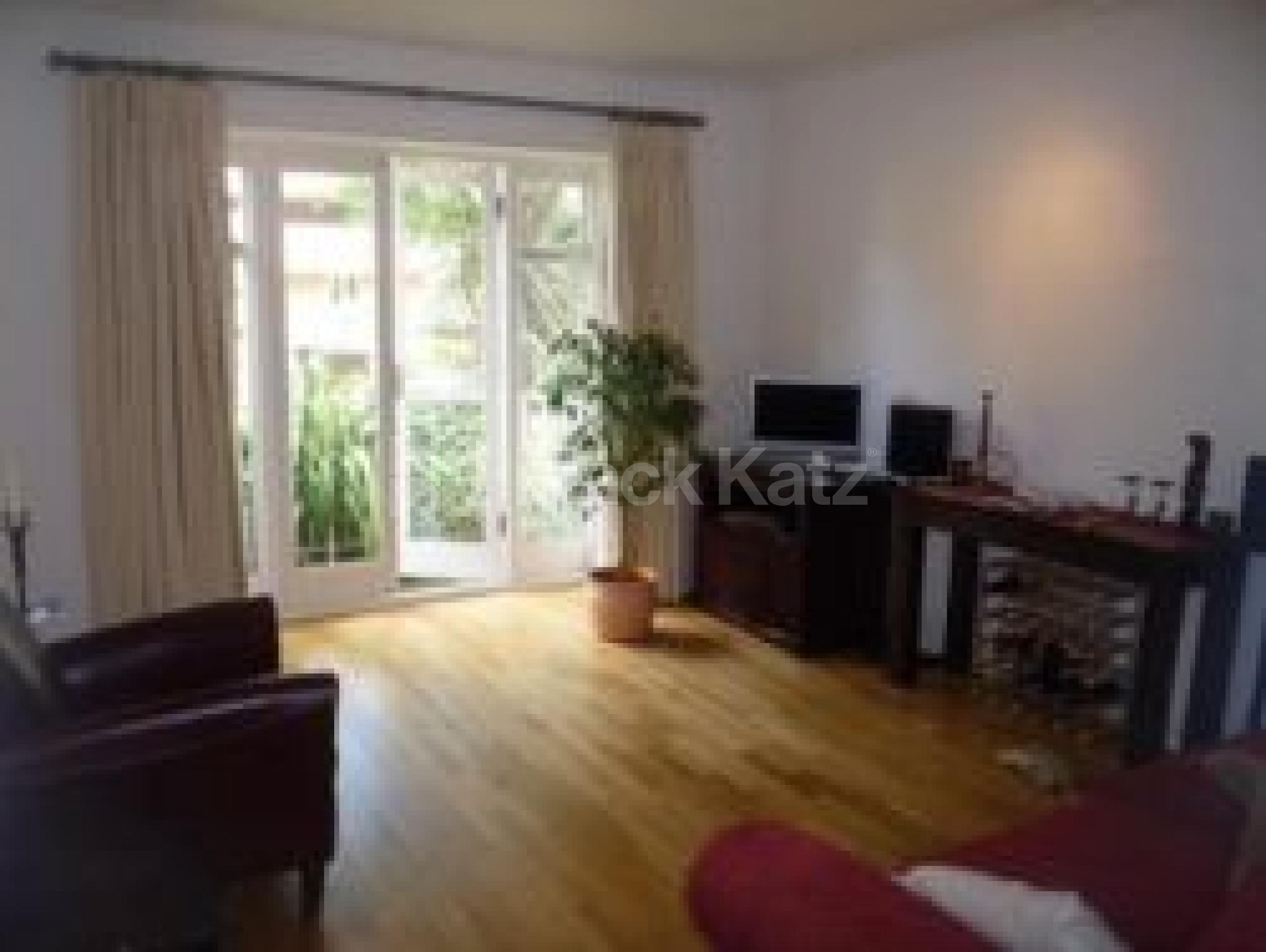 			STANDARD APPARTMENTS! NEW INSTRUCTION! PRICE REDUCTION!, 2 Bedroom, 1 bath, 1 reception Apartment			 Crescent Road, CROUCH END N8 N8