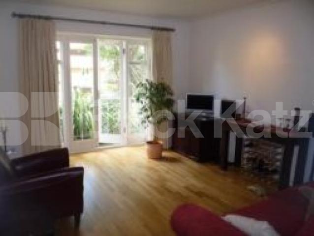 			STANDARD APPARTMENTS! NEW INSTRUCTION! PRICE REDUCTION!, 2 Bedroom, 1 bath, 1 reception Apartment			 Crescent Road, CROUCH END N8