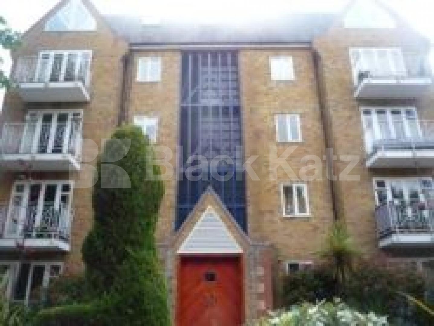 			STANDARD APPARTMENTS! NEW INSTRUCTION! PRICE REDUCTION!, 2 Bedroom, 1 bath, 1 reception Apartment			 Crescent Road, CROUCH END N8