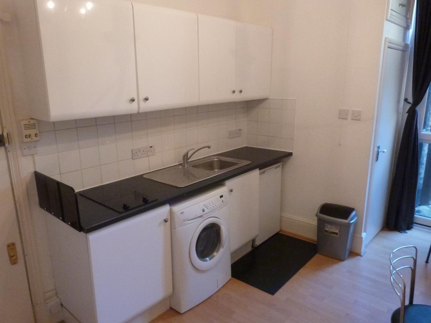 			Studio Apartment, 1 bath, 1 reception Studio			 West End Lane, WEST HAMPSTEAD