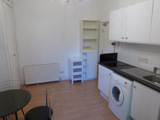 			Studio Apartment, 1 bath, 1 reception Studio			 West End Lane, WEST HAMPSTEAD