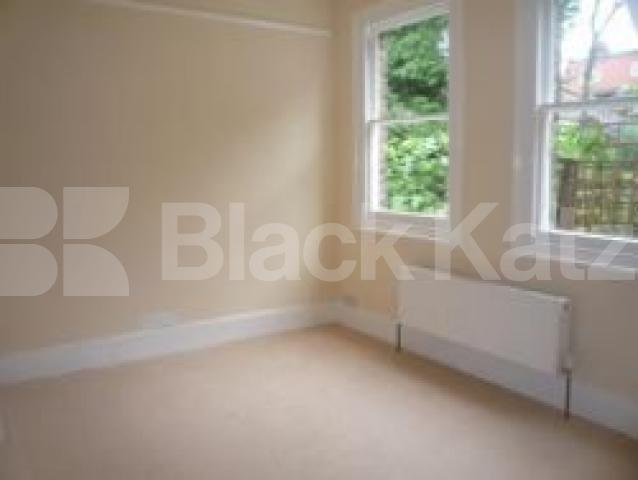 			Available Mid February!, 2 Bedroom, 1 bath, 1 reception Ground Floor Flat			 Northview Road, CROUCH END N8