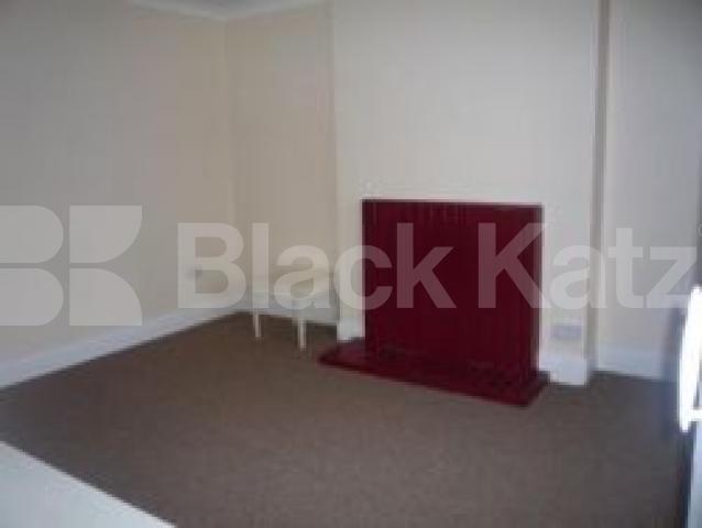 			2 Bedroom, 1 bath, 1 reception Flat			 Ferme Park Road, CROUCH END N8