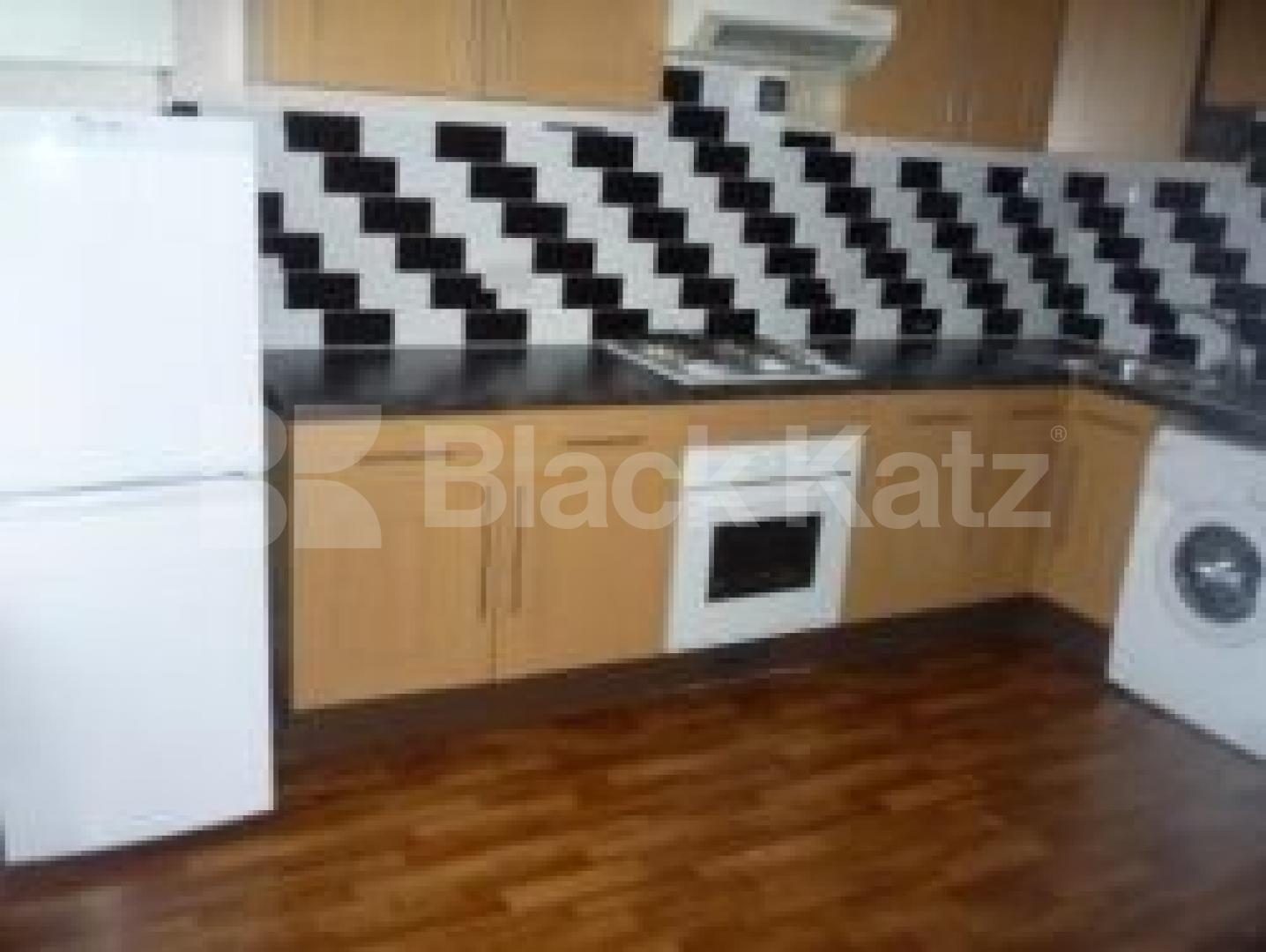 			2 Bedroom, 1 bath, 1 reception Flat			 Ferme Park Road, CROUCH END N8