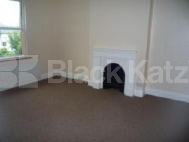 			2 Bedroom, 1 bath, 1 reception Flat			 Ferme Park Road, CROUCH END N8