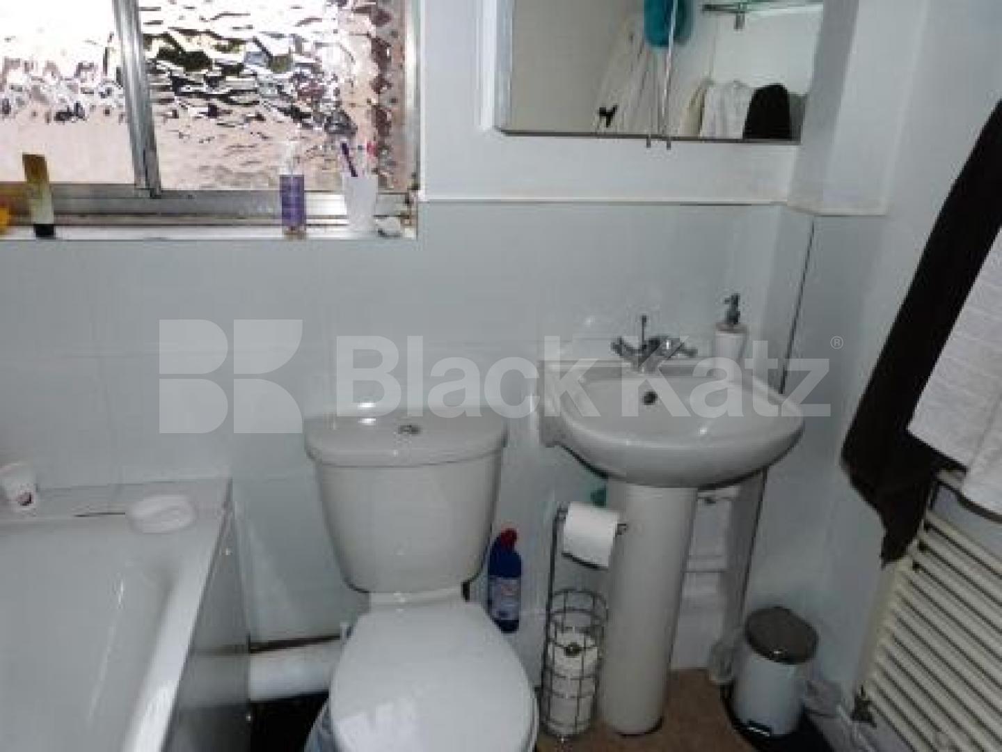 			1 Bedroom, 1 bath, 1 reception Flat			 Avenue Road, Crouch End