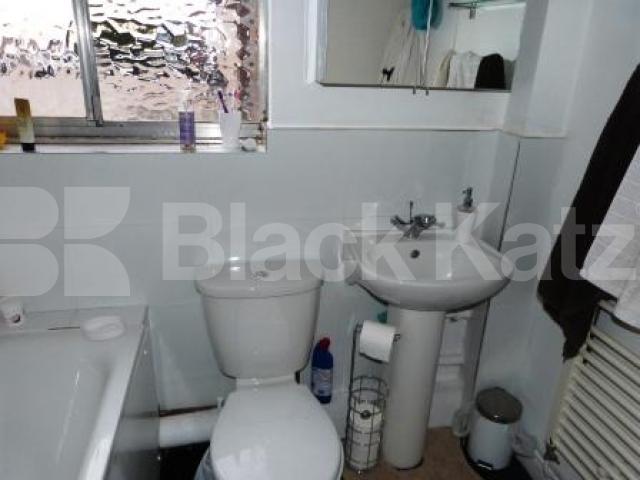 			1 Bedroom, 1 bath, 1 reception Flat			 Avenue Road, Crouch End