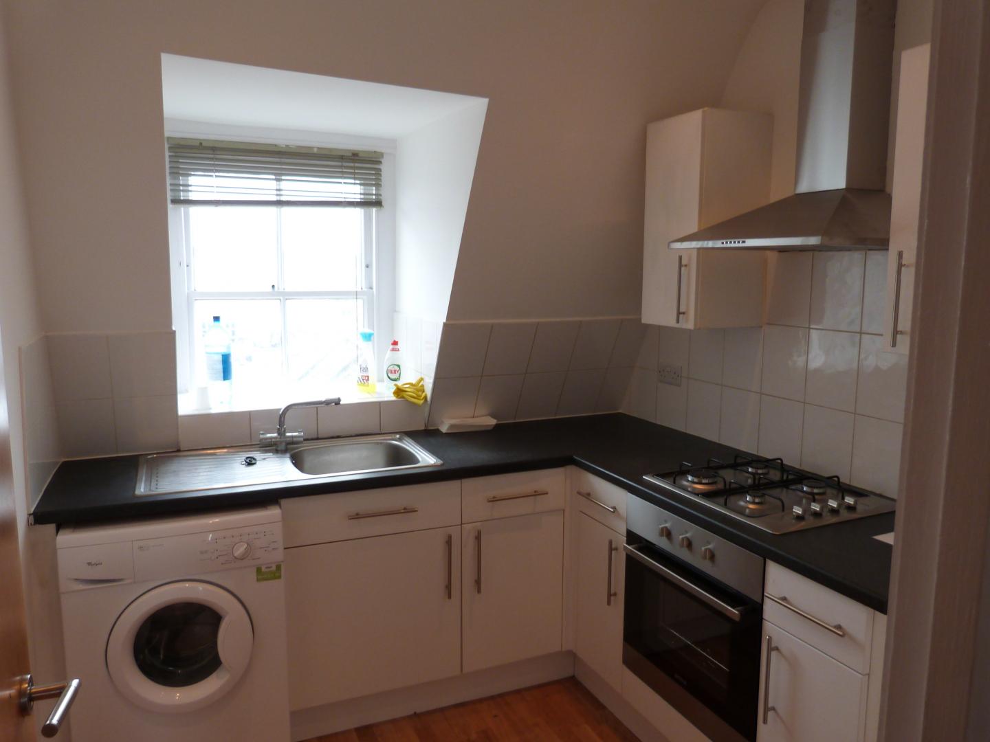 			HEART OF WEST HAMPSTEAD!, 3 Bedroom, 1 bath, 1 reception Flat			 West End Lane, WEST HAMPSTEAD 