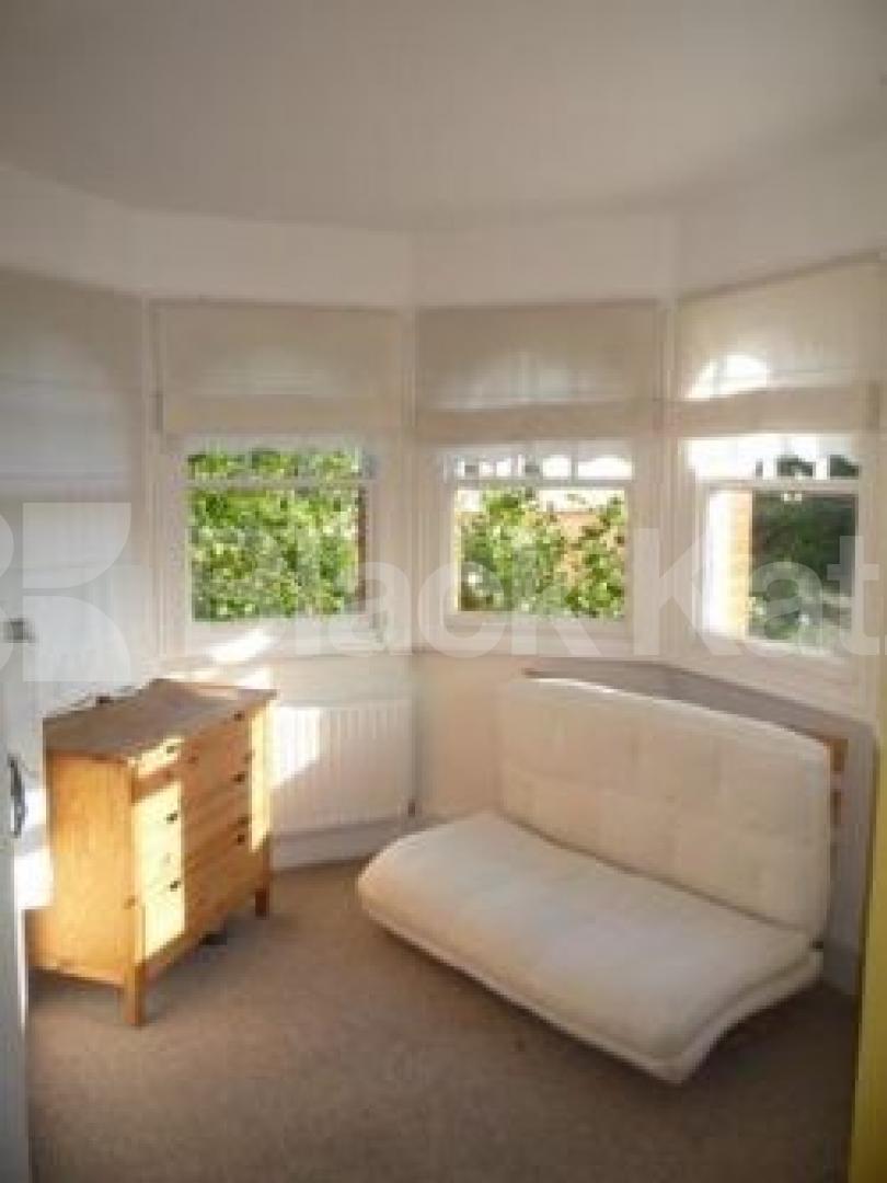 			1 Bedroom, 1 bath, 1 reception Flat			 Hornsey Lane Gardens, HIGHGATE