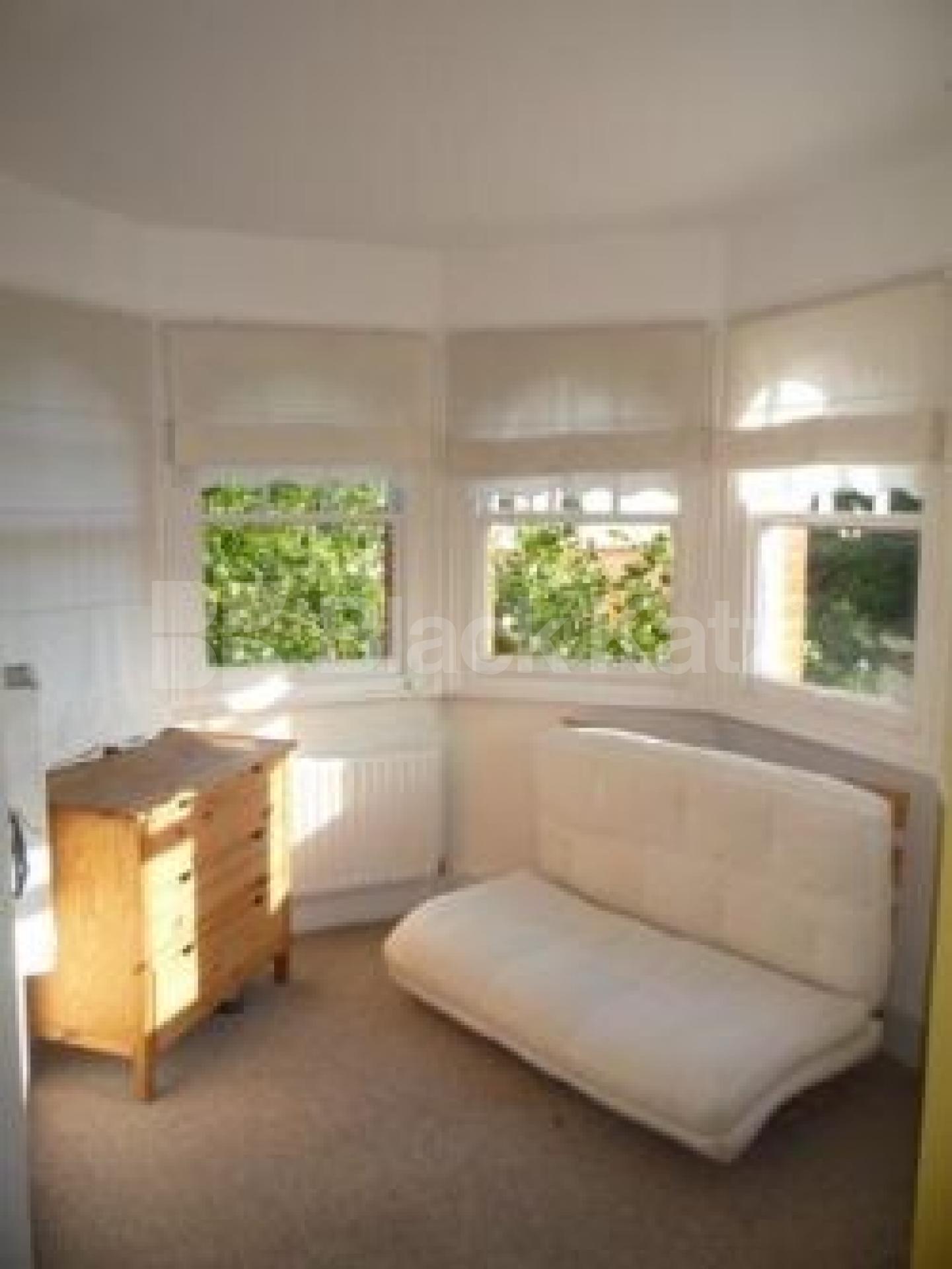 			1 Bedroom, 1 bath, 1 reception Flat			 Hornsey Lane Gardens, HIGHGATE N6