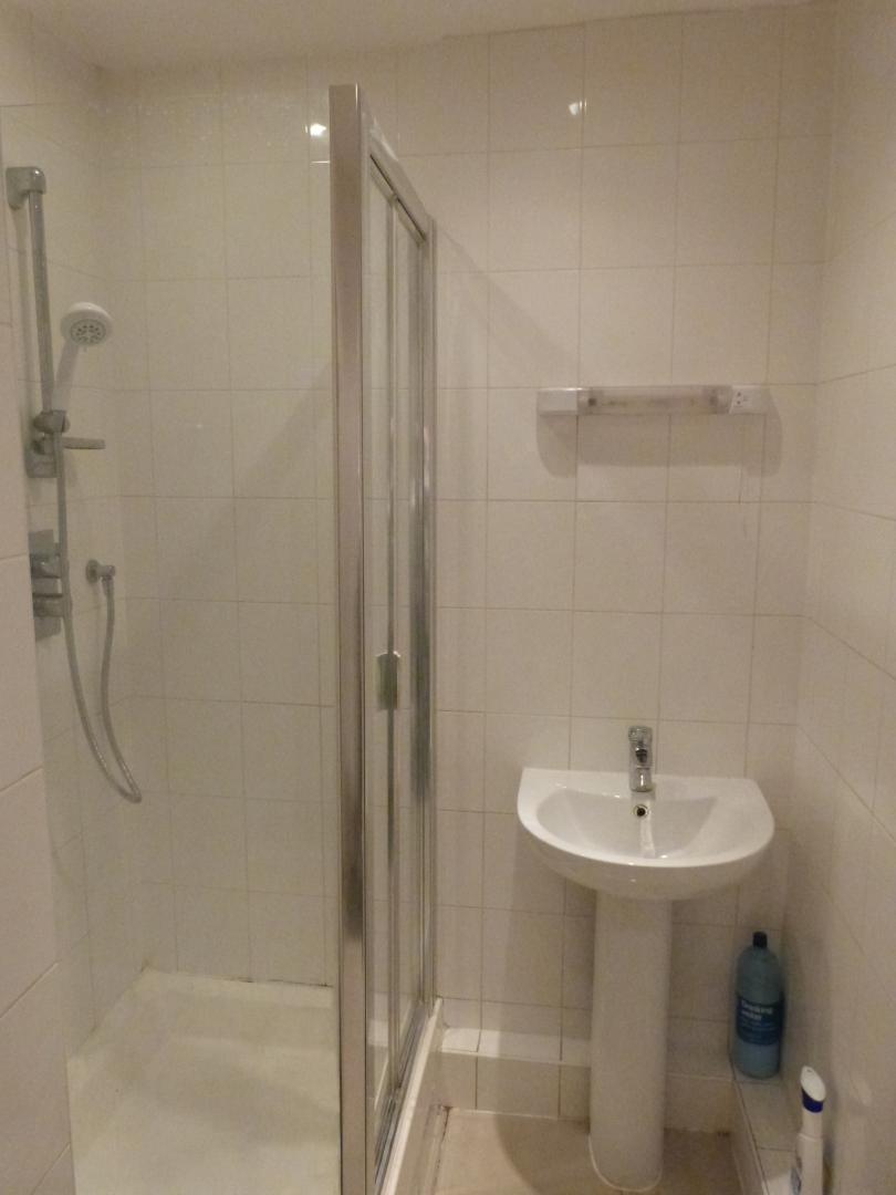 			HEART OF WEST HAMPSTEAD!, 3 Bedroom, 1 bath, 1 reception Flat			 West End Lane, WEST HAMPSTEAD 