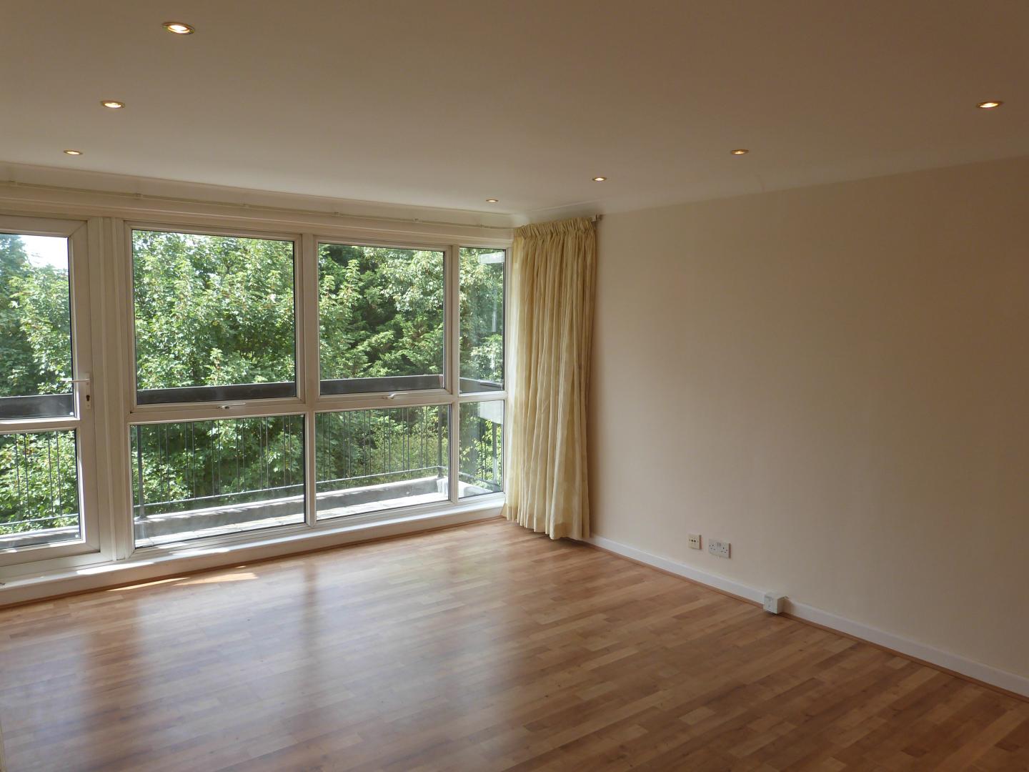 			SOUGHT AFTER DEVELOPMENT, 2 Bedroom, 1 bath, 1 reception Flat			 Hendon Lane, FINCHLEY CENTRAL