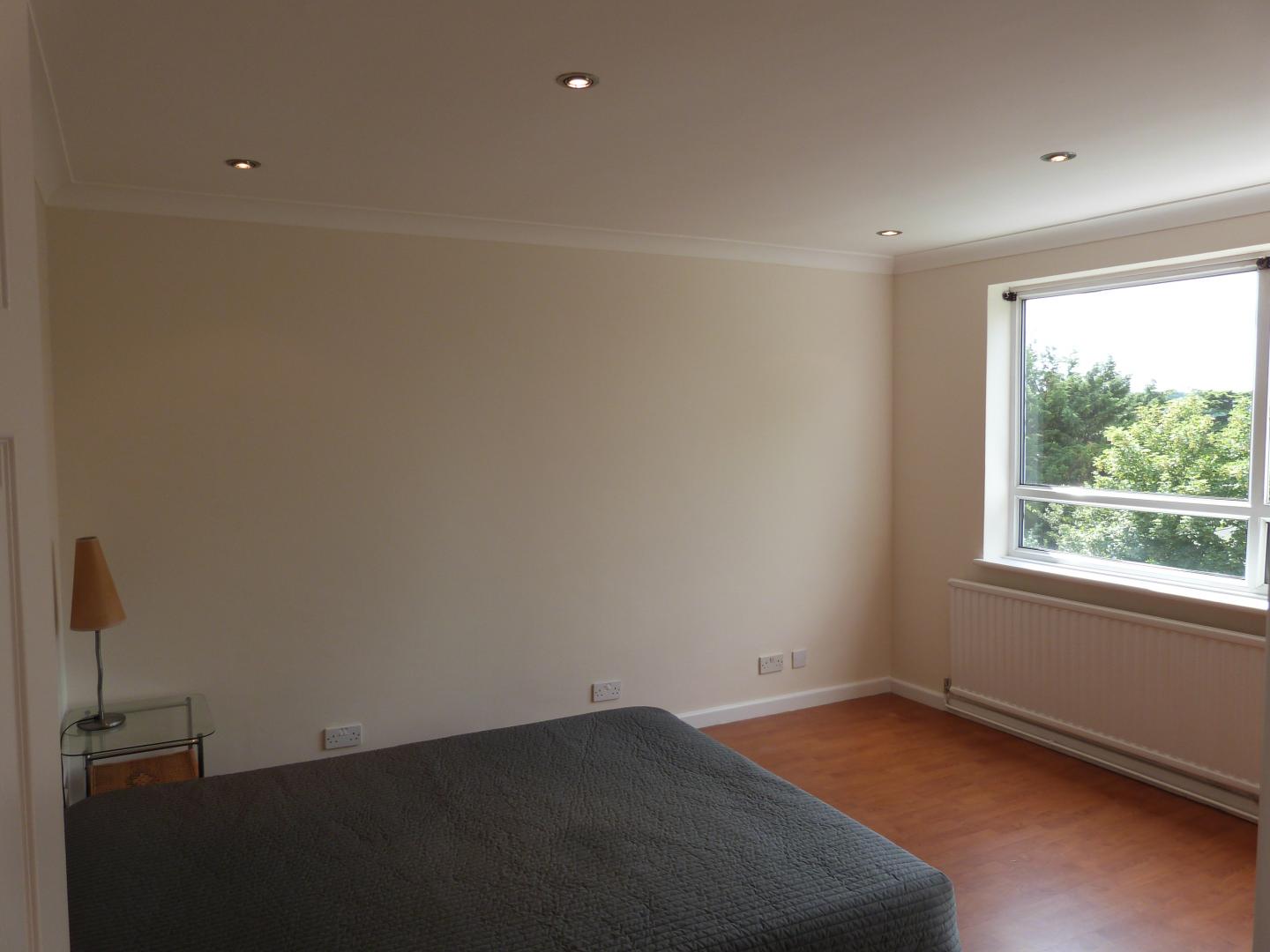 			SOUGHT AFTER DEVELOPMENT, 2 Bedroom, 1 bath, 1 reception Flat			 Hendon Lane, FINCHLEY CENTRAL