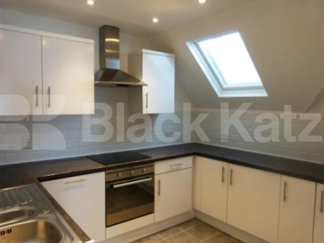 			2 Bedroom, 1 bath, 1 reception Flat			 Creighton Avenue, Muswell Hill