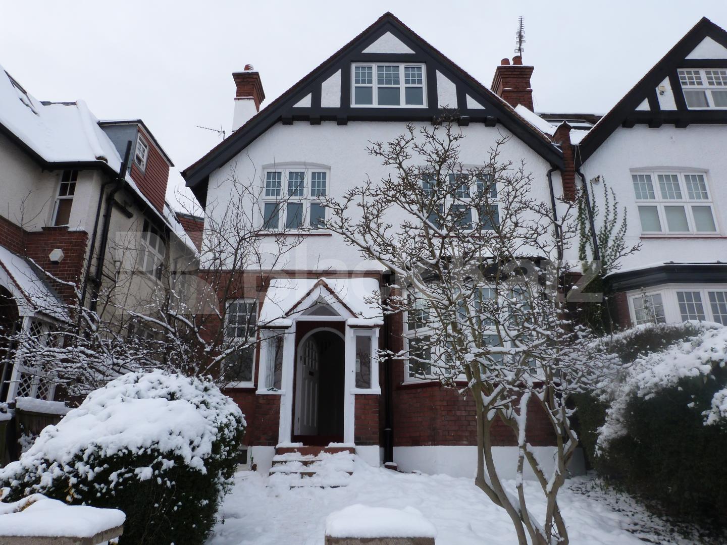 			3 Bedroom, 1 bath, 1 reception Ground Floor Flat			 Creighton Avenue, Muswell Hill