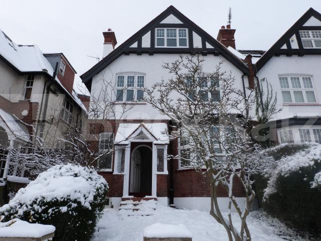 			3 Bedroom, 1 bath, 1 reception Ground Floor Flat			 Creighton Avenue, Muswell Hill