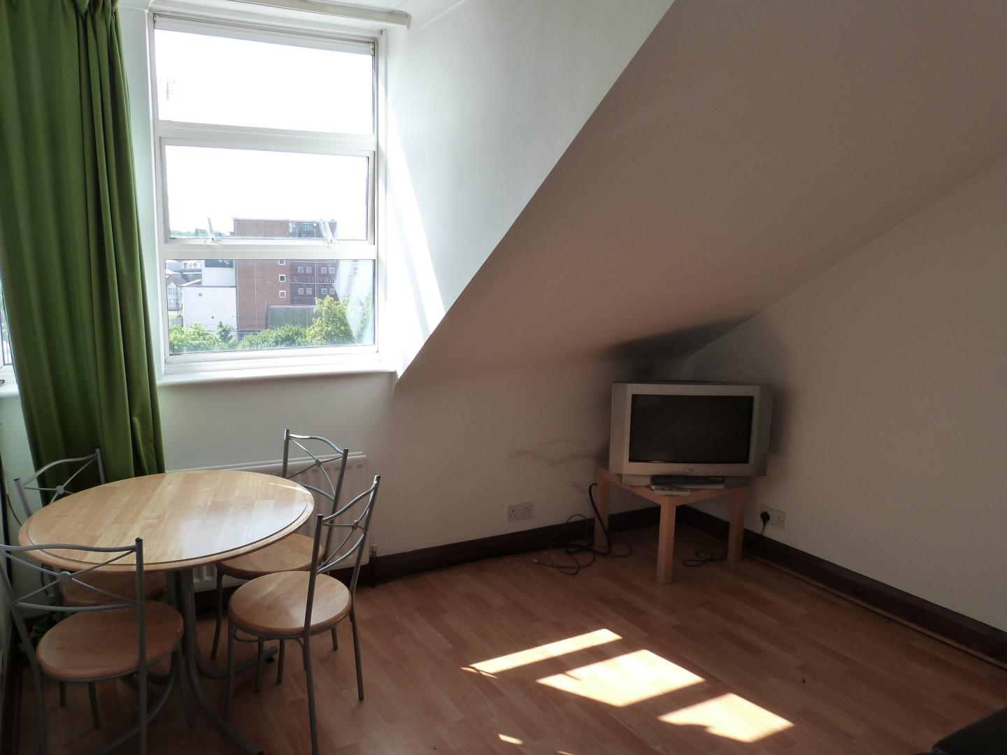 			2 Bedroom, 1 bath, 1 reception Flat			 Burnley Road, DOLLIS HILL