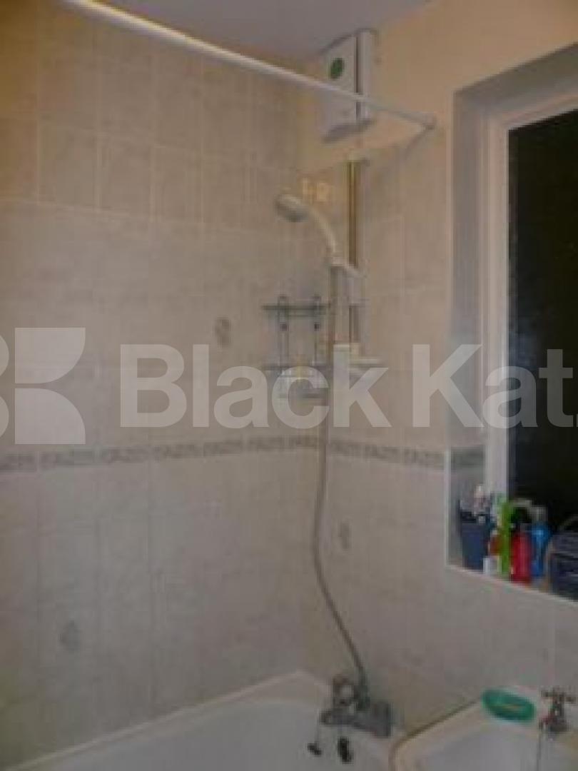 			2 Bedroom, 1 bath, 1 reception Flat			 Clarence Road, BOUNDS GREEN N22