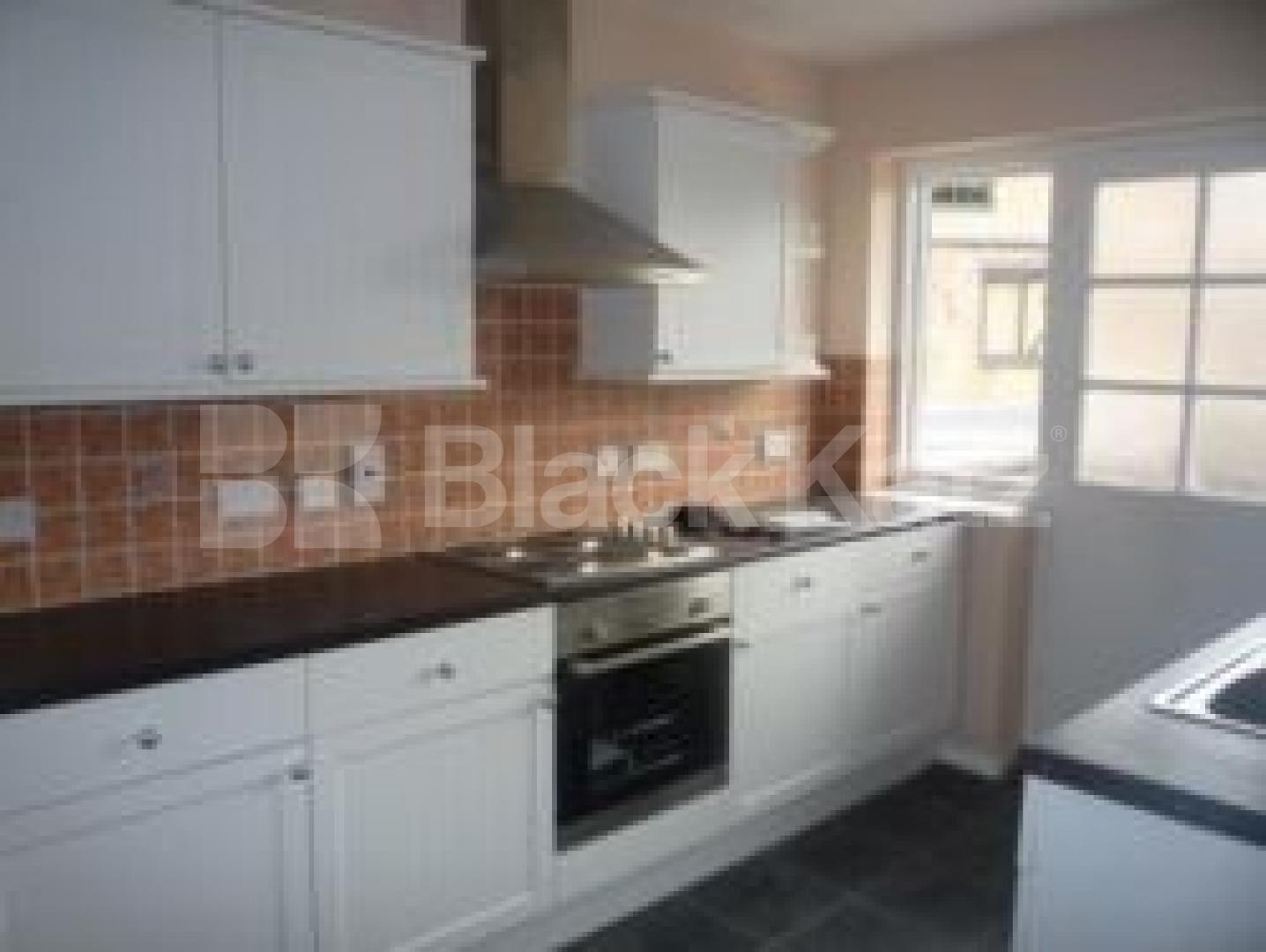 			LET!, 2 Bedroom, 1 bath, 1 reception Flat			 Ashfield Parade, Southgate