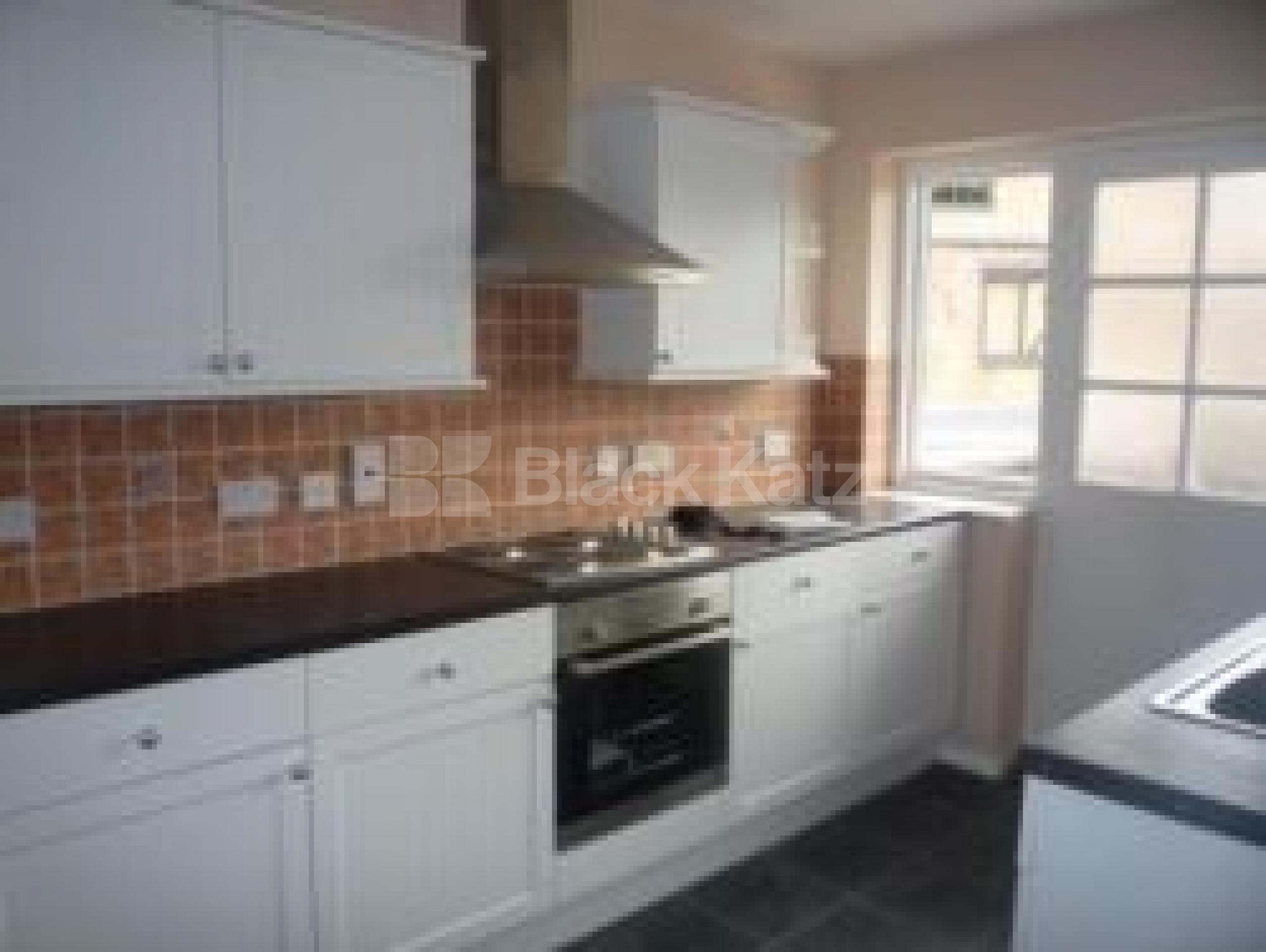 			LET!, 2 Bedroom, 1 bath, 1 reception Flat			 Ashfield Parade, Southgate N14