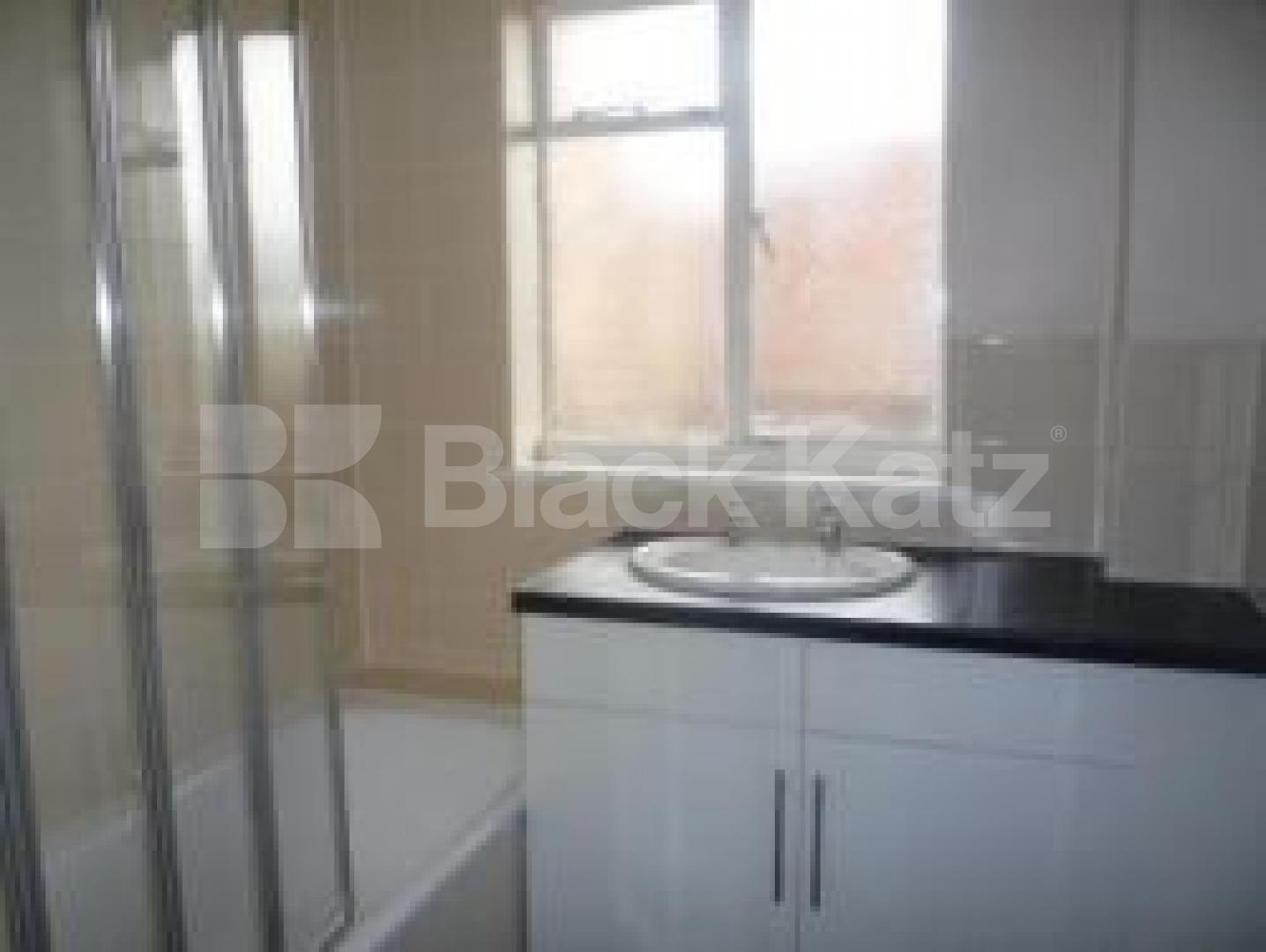 			LET!, 2 Bedroom, 1 bath, 1 reception Flat			 Ashfield Parade, Southgate