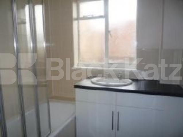 			LET!, 2 Bedroom, 1 bath, 1 reception Flat			 Ashfield Parade, Southgate