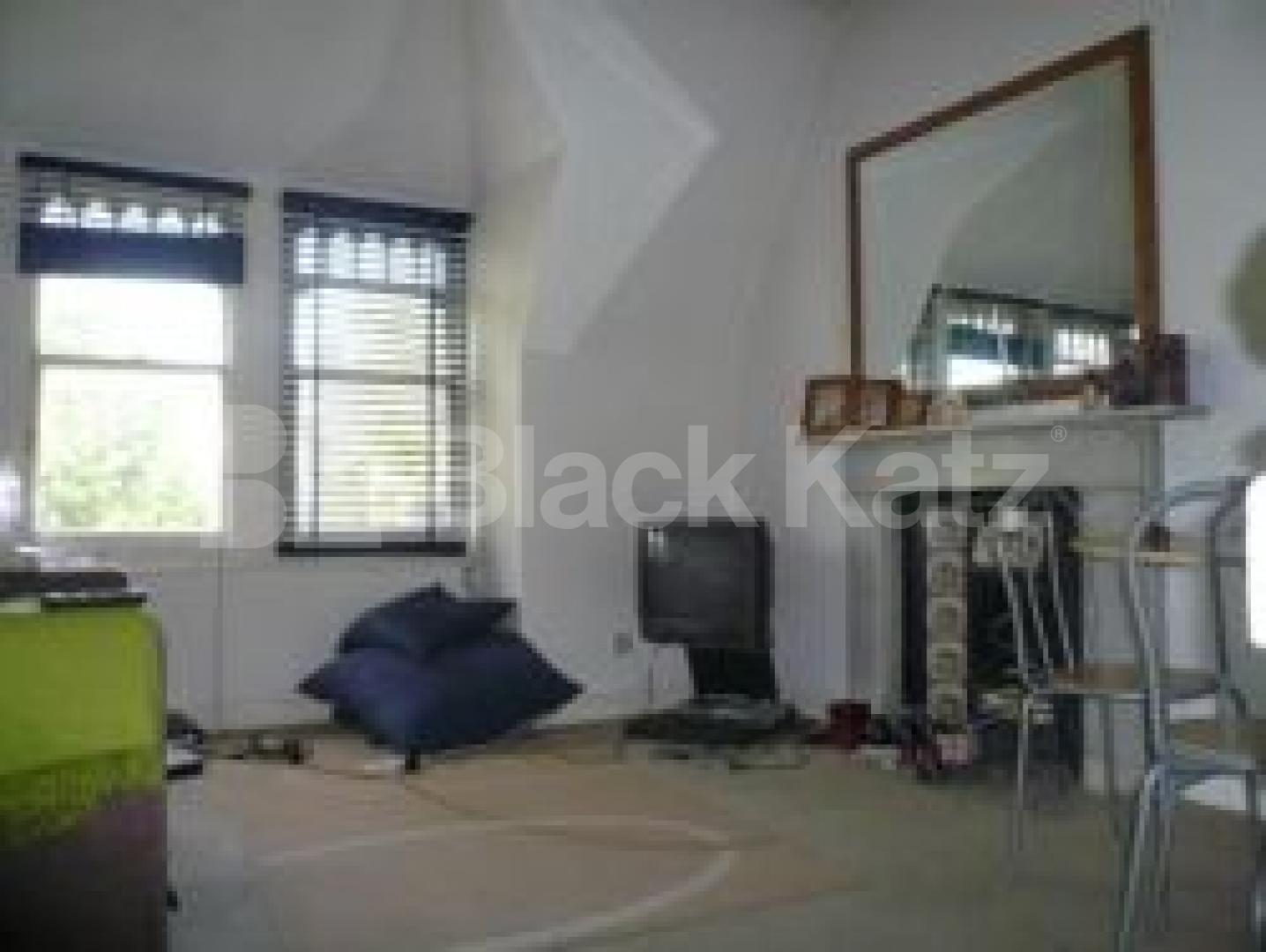 			3 Bedroom, 1 bath, 1 reception Flat			 Kings Avenue, Muswell Hill