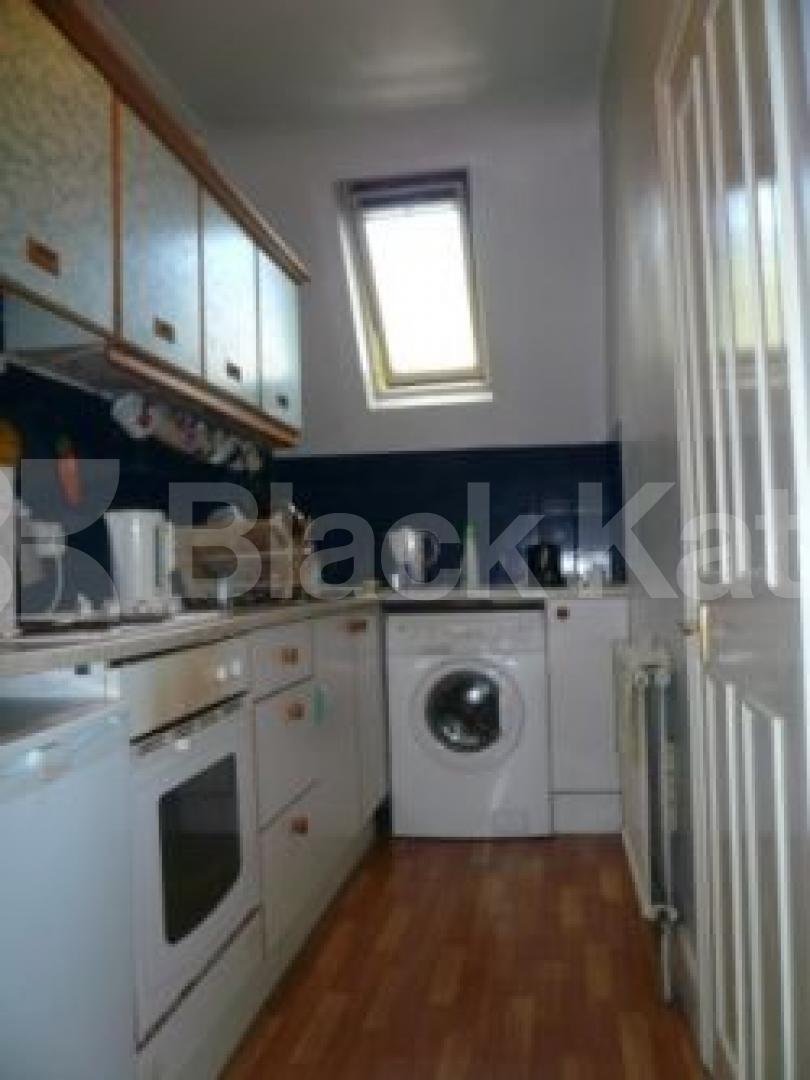 			3 Bedroom, 1 bath, 1 reception Flat			 Kings Avenue, Muswell Hill