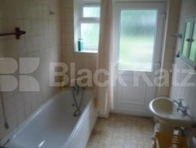 			2 Bedroom, 1 bath, 1 reception Ground Floor Flat			 Palace Road, CROUCH END