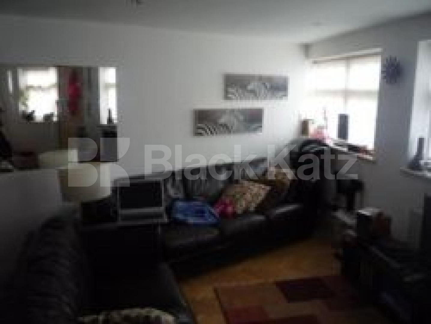 			LET!, 1 Bedroom, 1 bath, 1 reception House			 Park Mews, CROUCH END